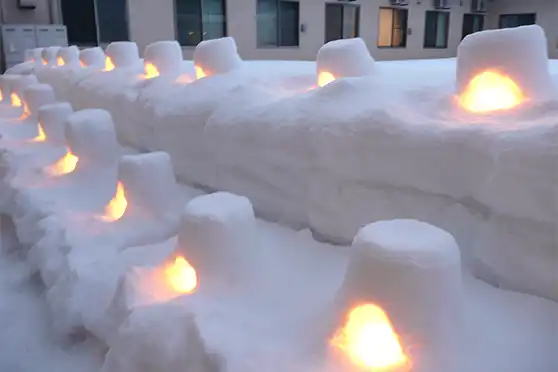 「中庭」の写真（冬）