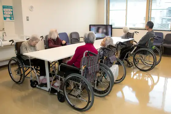 「テレビ鑑賞や談笑」の写真